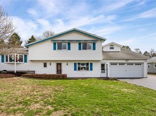 6 Kingswood Dr, Rochester, NY 14624