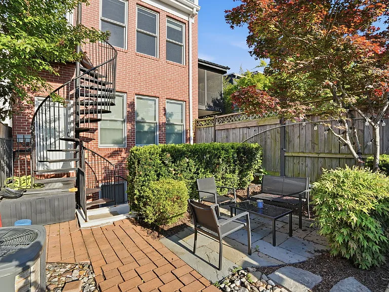 1852 3rd St NW #A — Photo 17
