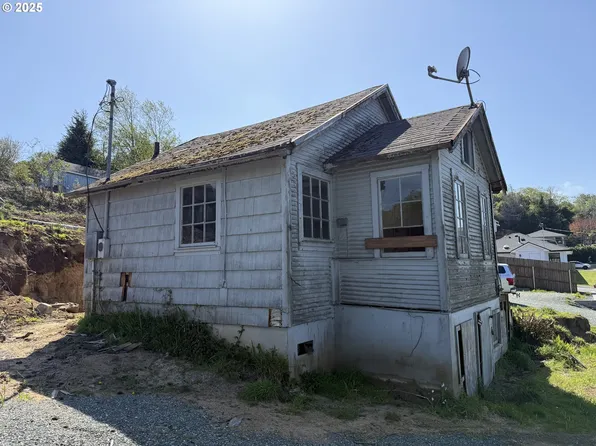 609 Vermont St, North Bend, OR 97459