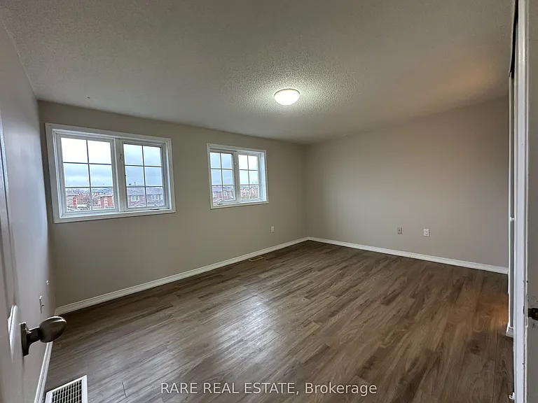 253 Dunsmore Ln N — Photo 12