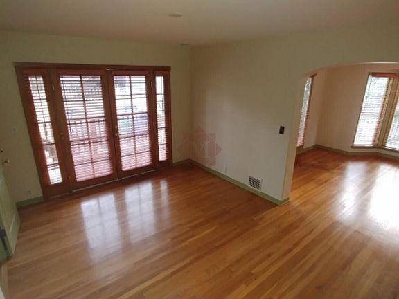 4th image of 1632 De La Vina St APT A