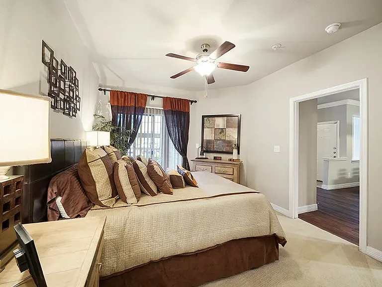 River Pointe Apartments — Photo 18