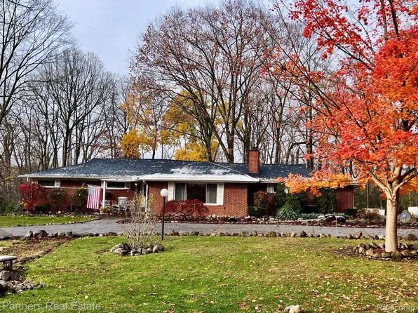 5338 W Doherty Dr, West Bloomfield, MI 48323
