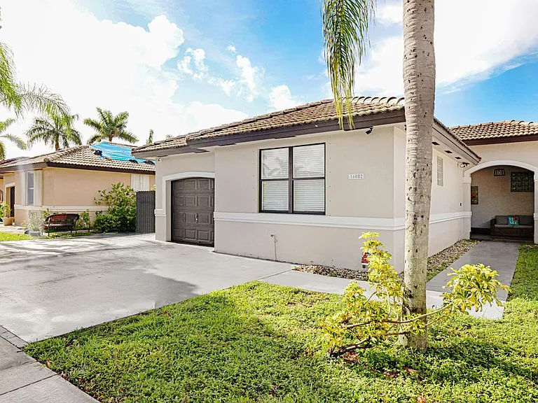 16082 SW 68th Ter — Photo 23