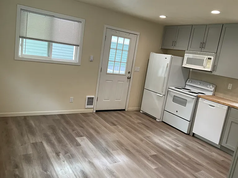 3911 E Alsea Hwy — Photo 9