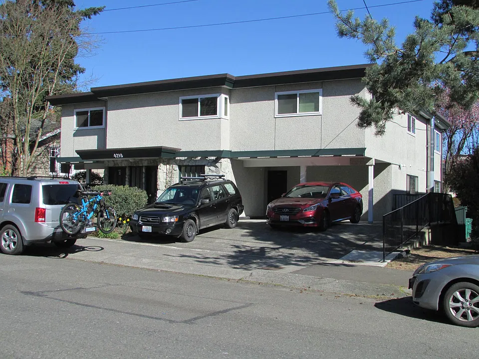 4216 Woodland Park Ave N #20X
