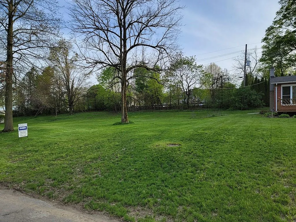 114 Brookview Dr photo 1