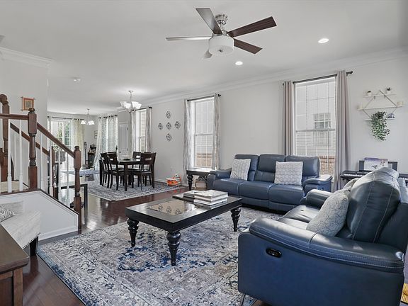 3rd image of 22537 Cambridgeport Sq