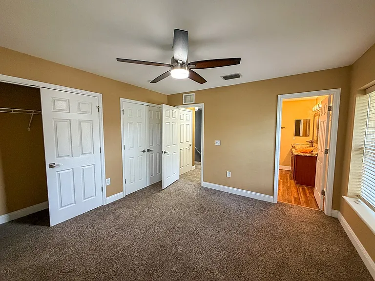 2915 SW 35th Pl #101 — Photo 22