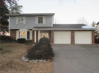 1514 Colonial Dr, Godfrey, IL 62035