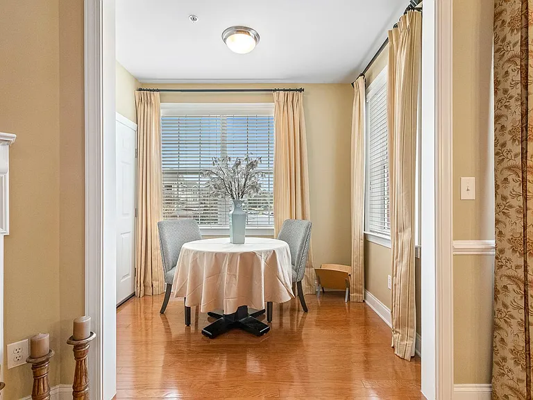 10400 Rosegate Ct #201 — Photo 28