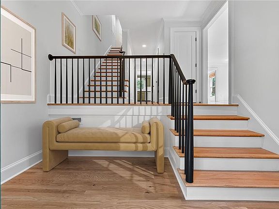3rd image of 1145 Morningside Pl NE