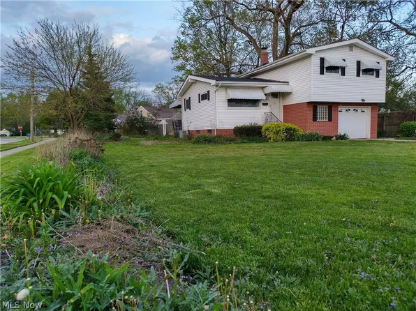 819 Waverly Rd, Eastlake, OH 44095