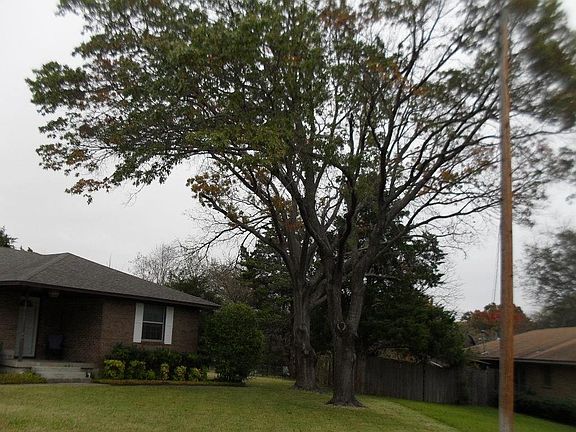 2nd image of 604 Thomasson Cir