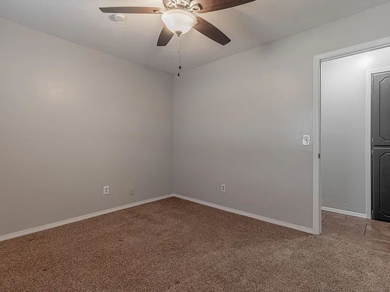 821 Peregrine Dr — Photo 32