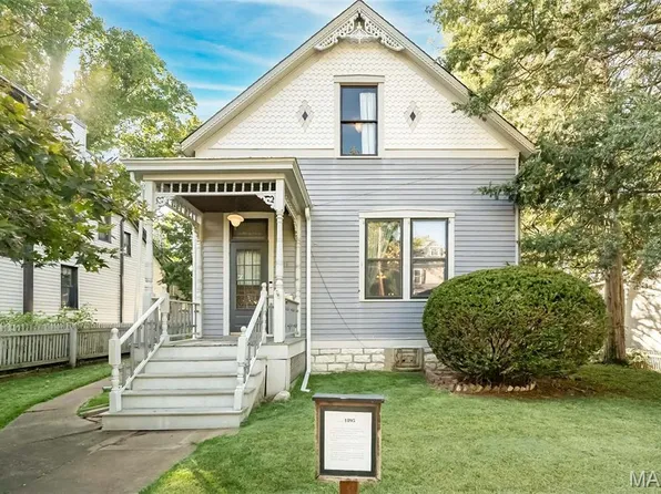 215 N 4th St, Saint Charles, MO 63301