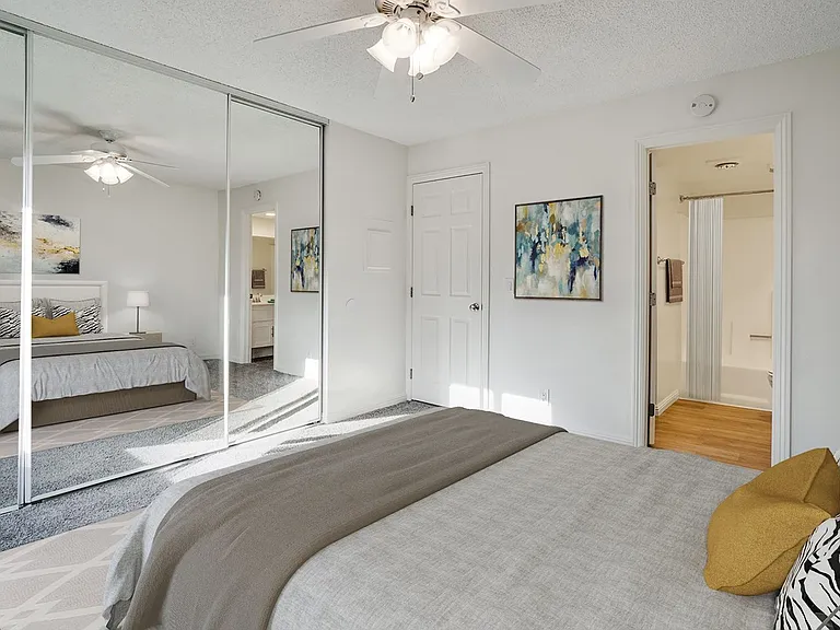River Oaks Apartments — Photo 11