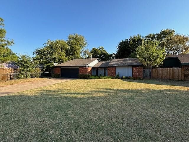 1st image of 805 Woodlawn Dr