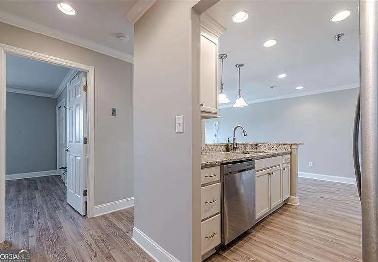 300 Johnson Ferry Rd NE #A610 — Photo 10
