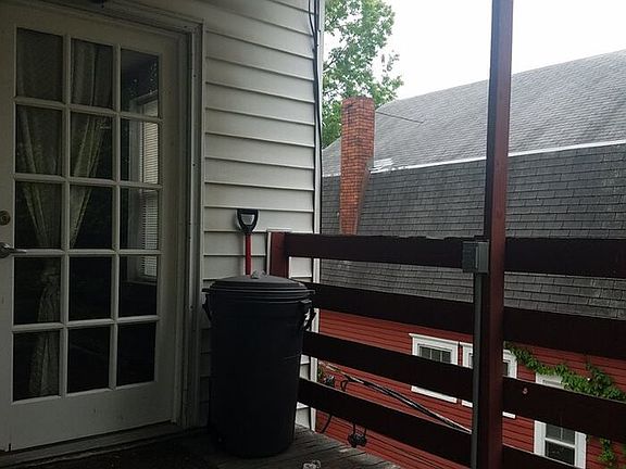 3rd image of 3826 Bell St #2