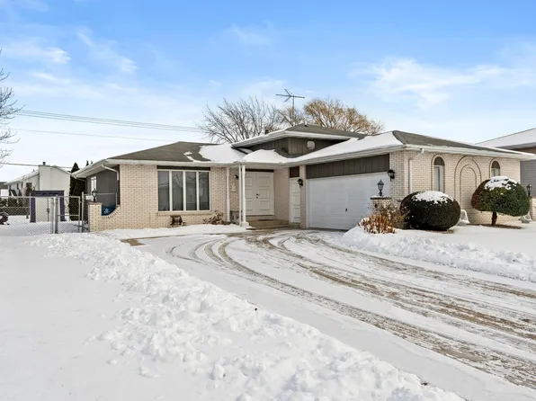 9745 Harrison St, Crown Point, IN 46307