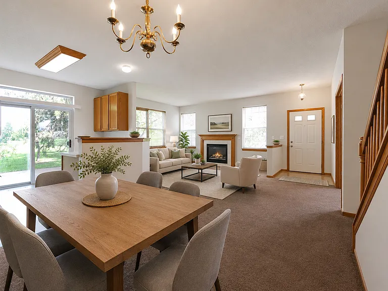 Living room/dining area
