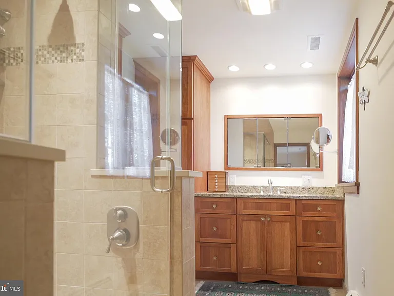444 Shady Ln — Photo 14