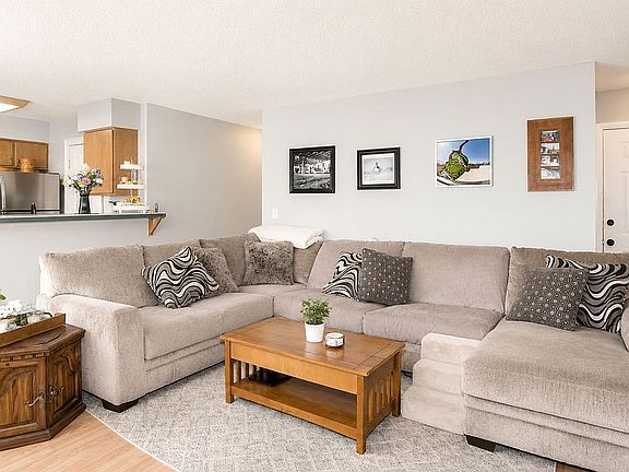 4th image of 1716 Waters Edge Dr #16B