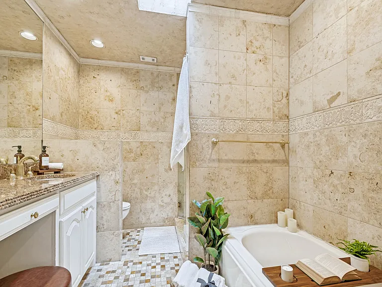 4556 Belclaire Ave — Photo 28