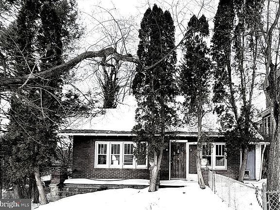 2nd image of 8 Buchanan Ave