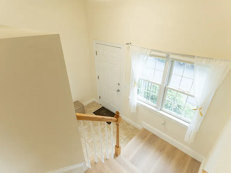 6 Knotts St #2 — Photo 2
