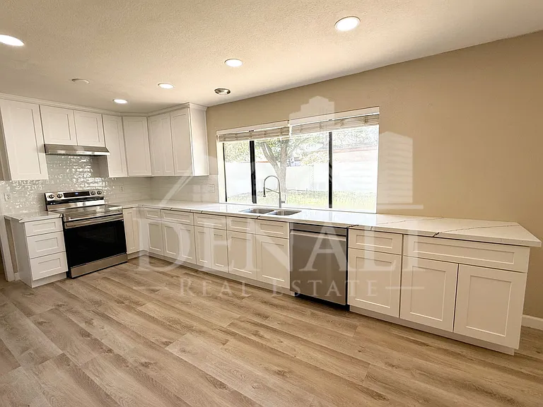 1529 E Edgewater Dr — Photo 25