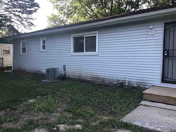 4th image of 2590 Iowa Ave