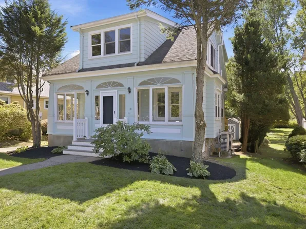18 Middle St, Lexington, MA 02421