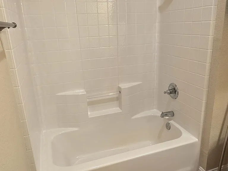 700 Franklin Ave #14 — Photo 12