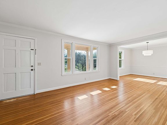 2nd image of 712 Clematis Dr