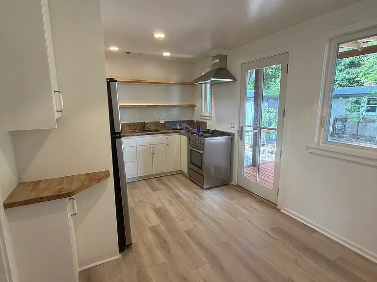 18351 Clayton Ave — Photo 14