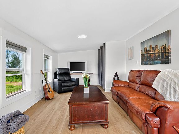 5th image of 212 Toronto Rd