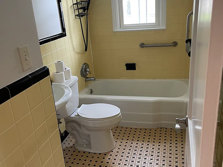 42 Farnsworth Ave — Photo 5
