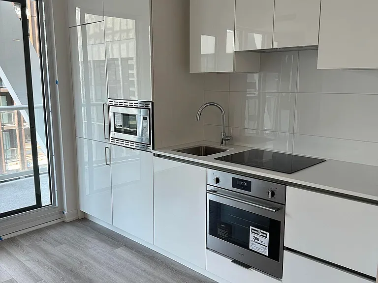 230 Simcoe St #1820 — Photo 2