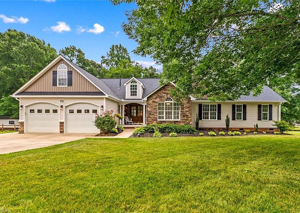 1st image of 596 Maple Ridge Cir
