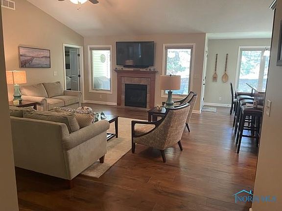 5th image of 2404 Villa Dr W