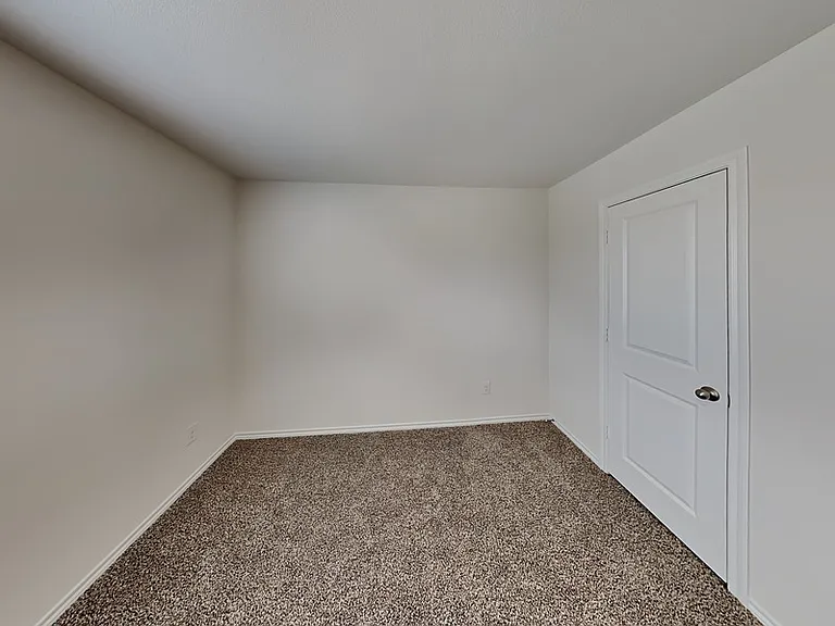713 Glover Dr — Photo 10
