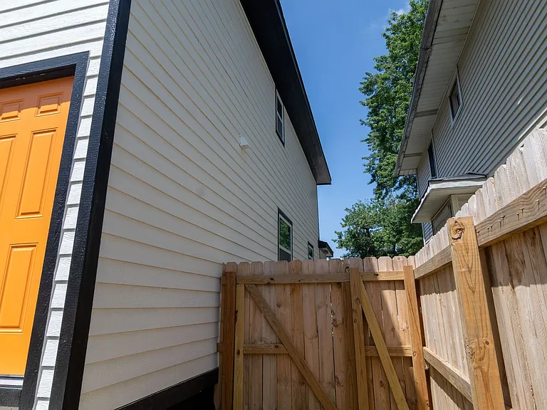 1345 N Olney St — Photo 34