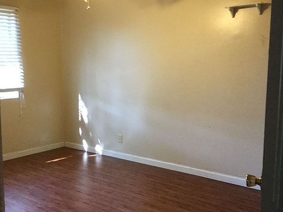 4th image of 5220 Gordon Dr