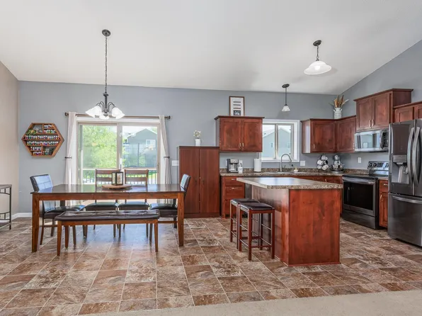 910 Link Dr SE, Pine City, MN 55063