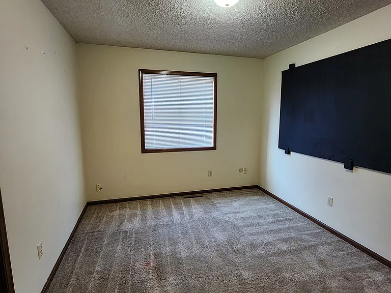 1023 E Redwood Rd — Photo 20