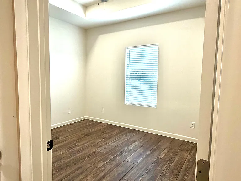 802 W Butler St — Photo 5