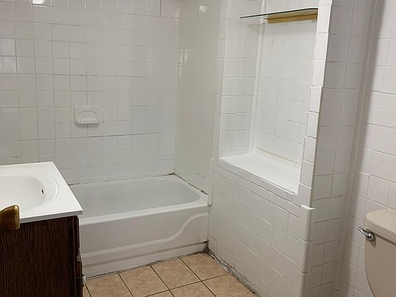 5th image of 283 Griffith St
