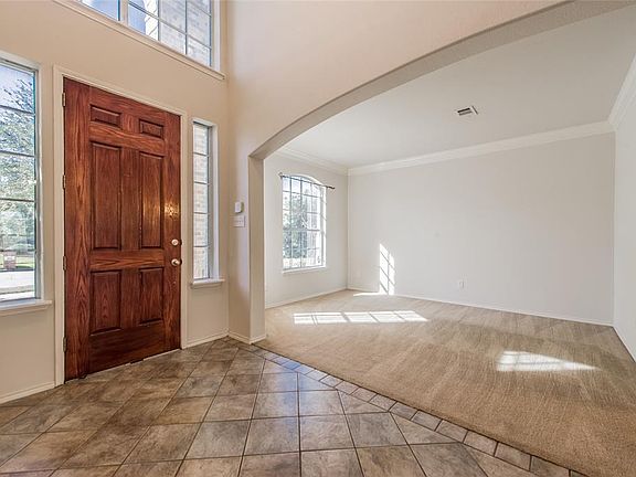 5th image of 101 Silverwood Dr